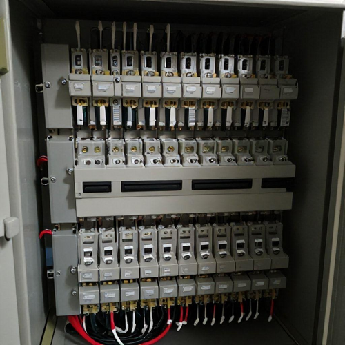 Montagem de Painéis Elétricos Industriais: Práticas Eficientes e Seguras para Sua Operação